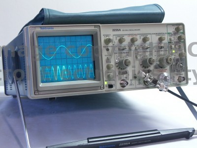 Tektronix 2235A view