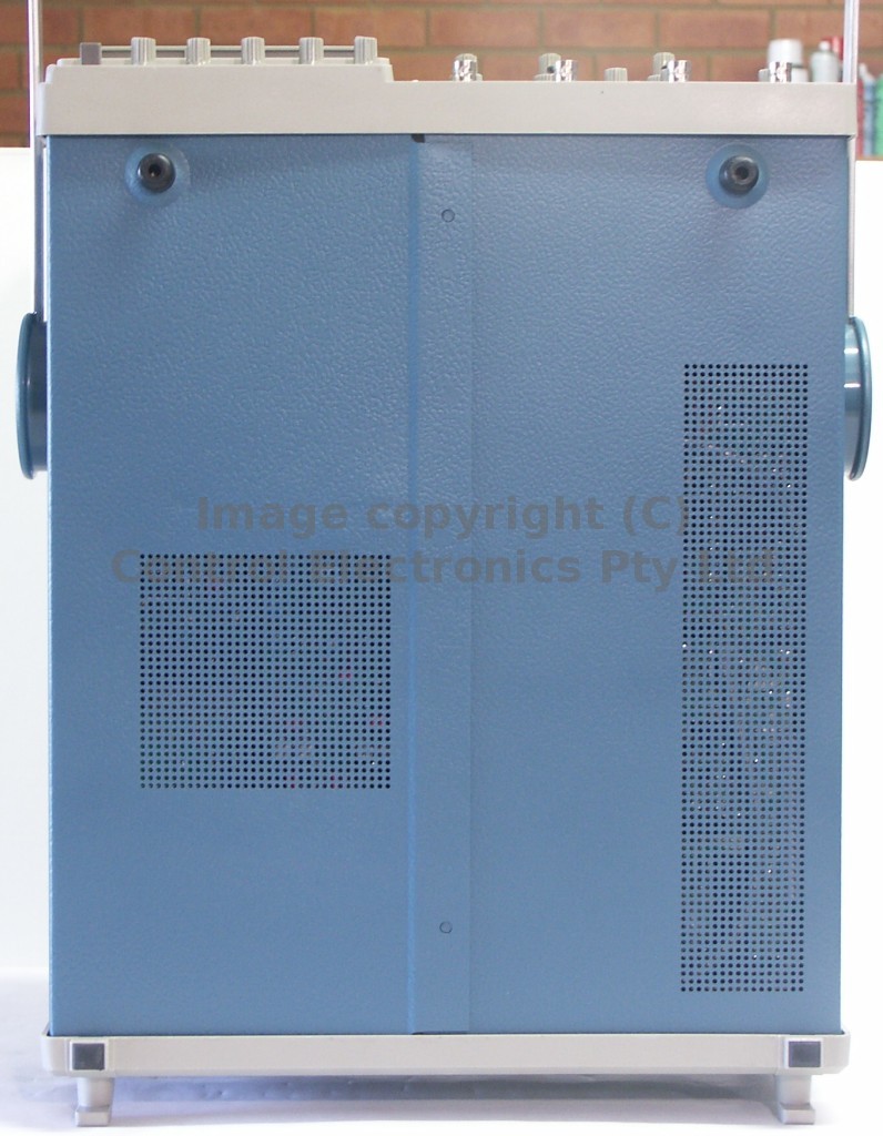Tektronix 2246 bottom view