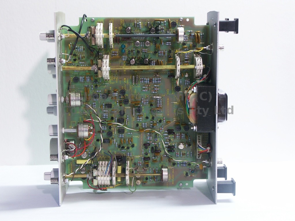 Wavetek 143 internal view