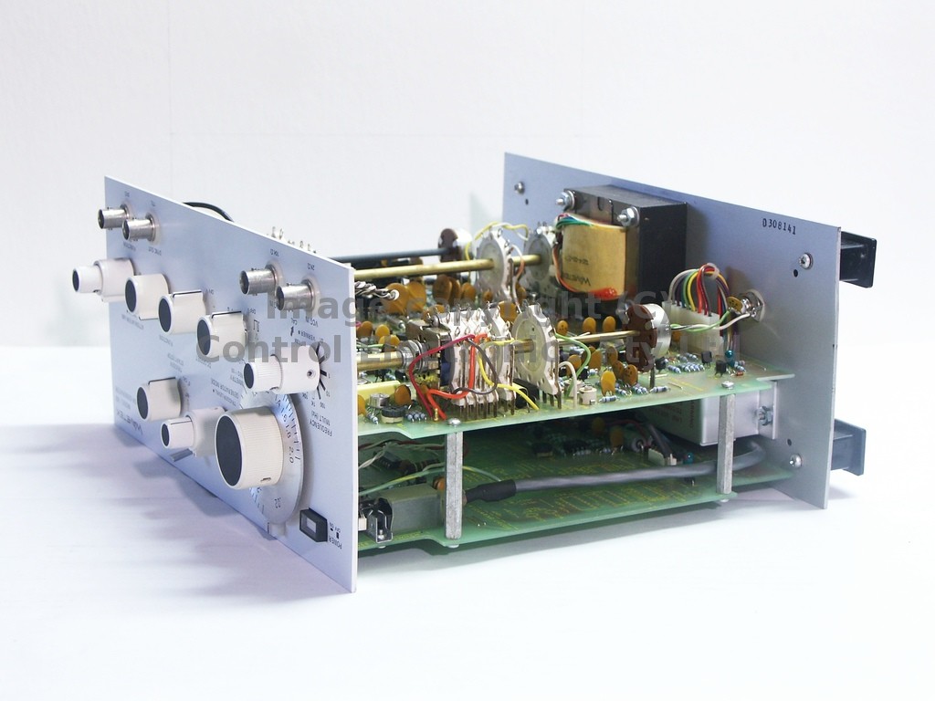 Wavetek 143 internal view